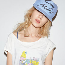 No.23 Cap 4,830yen / Bag 3,990yen (K.M.N.C.A.T.Y.S) / T-Shirts(left) 4,410yen / T-Shirts(right) 4,830yen / T-Shirts(bottom) 4,830yen