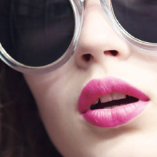 No.4 Sunglasses 2,310yen / Nacklace 3,360yen