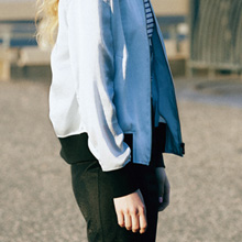 Blouson　16,000 yen＋TAX / Tops　7,400 yen＋TAX / Skirt　9,400 yen＋TAX / Necklace　 5,200 yen＋TAX